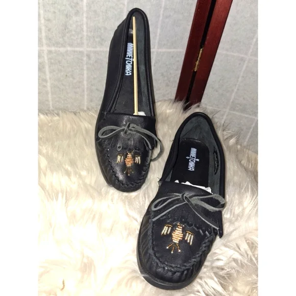 Minnetonka | Black Leather Tribal Beaded Bow Moccasin Shoe - Picture 5 of 14